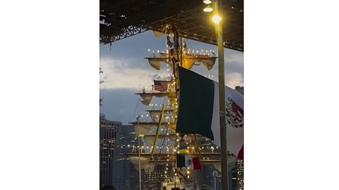 Brooklyn Bridge ship S