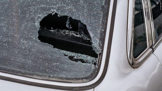 car break in8 S