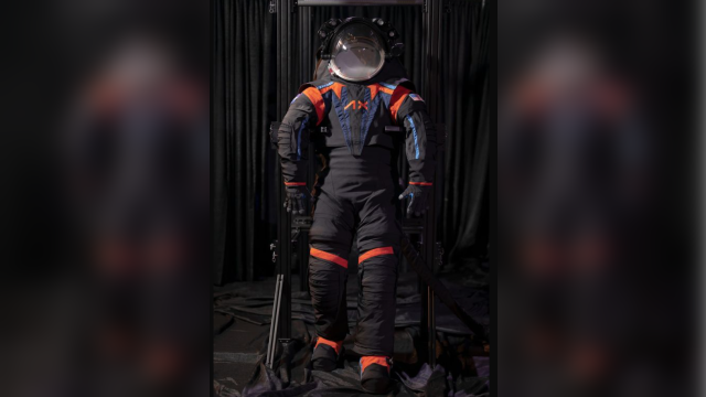 NASA spacesuit1 S